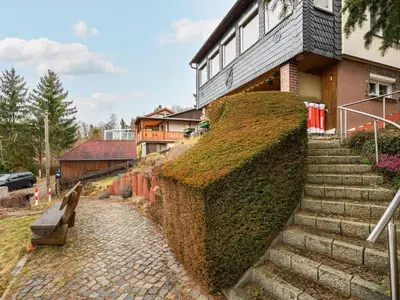 Das Gebäude in dem sich das Ferienhaus befindet