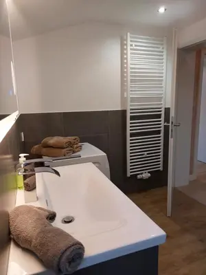 Ein Bett oder Betten in einem Zimmer der Unterkunft Ferienwohnung am Jungbrunnen 3