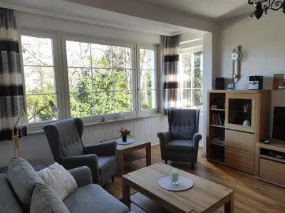 Ein Sitzbereich in der Unterkunft Ferienwohnung Villa Specht
