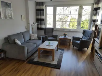 Ein Sitzbereich in der Unterkunft Ferienwohnung Villa Specht