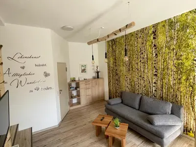 Ein Sitzbereich in der Unterkunft Ferienwohnung Holzwurm