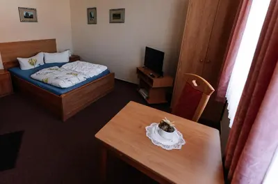 Ein Bett oder Betten in einem Zimmer der Unterkunft Pension Kristall
