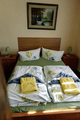Ein Bett oder Betten in einem Zimmer der Unterkunft Pension Kristall