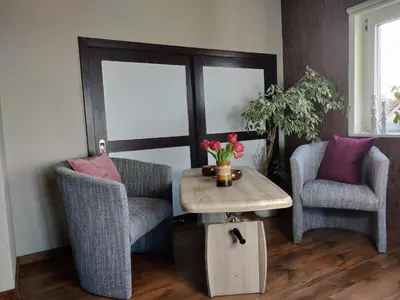 Ein Sitzbereich in der Unterkunft Ferienwohnung Malu Sol im Harz - stilvoll, gemütlich, tierfreundlich - mit Garten