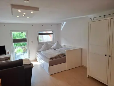 Ein Bett oder Betten in einem Zimmer der Unterkunft Kleine gemütliche Ferienwohnung günstige Lage
