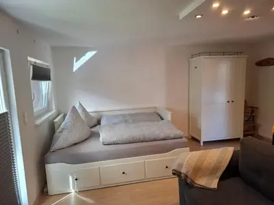 Ein Bett oder Betten in einem Zimmer der Unterkunft Kleine gemütliche Ferienwohnung günstige Lage