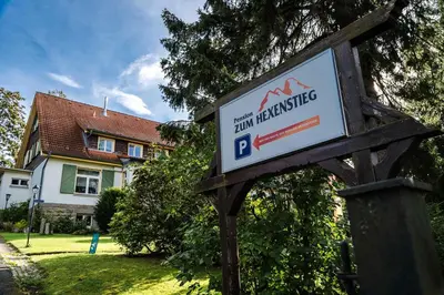 Ein Garten an der Unterkunft Pension Zum Hexenstieg