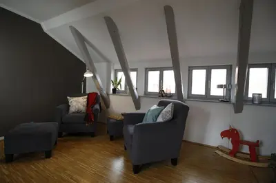Ein Sitzbereich in der Unterkunft St. Aegidii- Blick