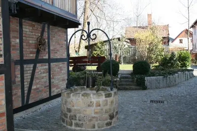 Das Gebäude in dem sich das Ferienhaus befindet