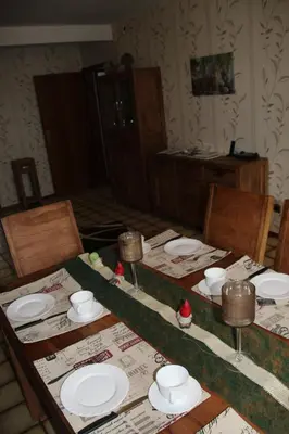 Ein Restaurant oder anderes Speiselokal in der Unterkunft Ferienwohnung Waldwichtel