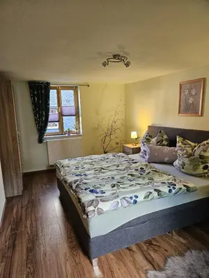 Ein Bett oder Betten in einem Zimmer der Unterkunft Ferienwohnung Goldstr.7