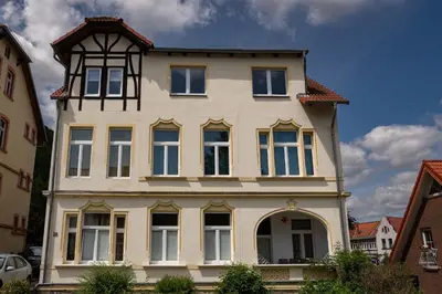 Das Gebäude in dem sich die Ferienwohnung befindet