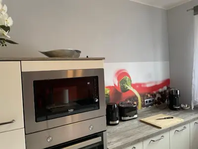 Küche/Küchenzeile in der Unterkunft Ferienhaus BellaVita - mit großem eingezäuntem Garten - Infrarotsauna - 3 Hunde willkommen - Badesee 800m entfernt