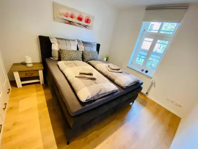 Ein Bett oder Betten in einem Zimmer der Unterkunft FeWo Schlösschen #Innenstadt#Garten#ruhige Lage von Harztraveler