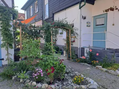 Ein Garten an der Unterkunft Sonniges Apartment Altenbrak