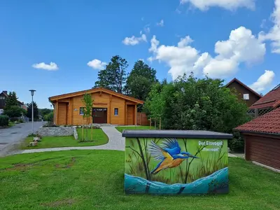 Ein Garten an der Unterkunft Ferienhaus im Naturerlebnisdorf Blauvogel