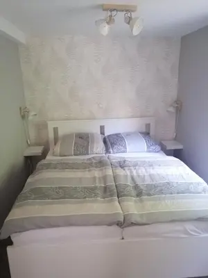 Ein Bett oder Betten in einem Zimmer der Unterkunft Ferienwohnung Am Stadtwald
