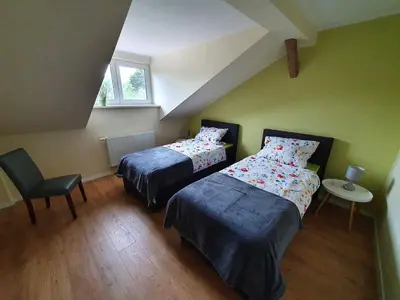 Ein Bett oder Betten in einem Zimmer der Unterkunft Ferienwohnung Am Bahnhof