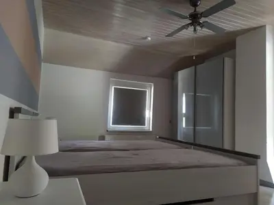 Ein Bett oder Betten in einem Zimmer der Unterkunft FeWo unter den Eichen