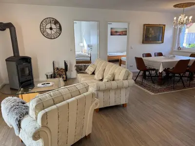 Ein Sitzbereich in der Unterkunft Ferienwohnung Okerufer