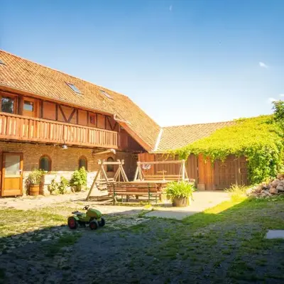 Bauernhof Lisa Offenstall und Taubenschlag