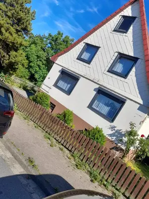 Das Gebäude in dem sich das Ferienhaus befindet