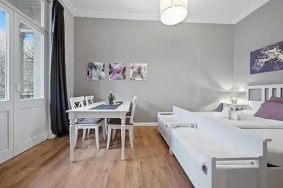 Ein Bett oder Betten in einem Zimmer der Unterkunft EUPHORAS - Central & Stylish Apartment - Parking