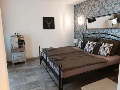 Ein Bett oder Betten in einem Zimmer der Unterkunft Ferienwohnung Domicile chic mit Schwimmbad und Saunanutzung