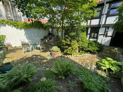 Ein Garten an der Unterkunft Ferienwohnung Kiefer (Quedlinburg Zentrum)