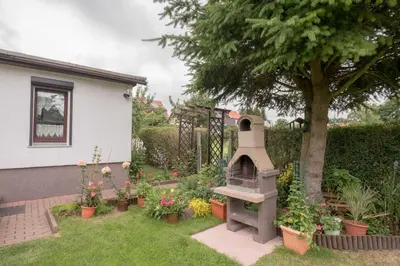Ein Garten an der Unterkunft Bungalow Krebs