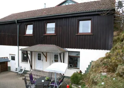 Das Gebäude in dem sich die Ferienwohnung befindet