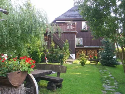 Ein Garten an der Unterkunft Ferienwohnung Lachmann