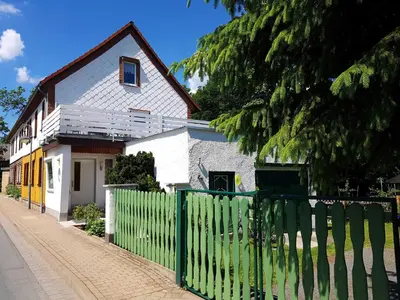 Das Gebäude in dem sich die Ferienwohnung befindet