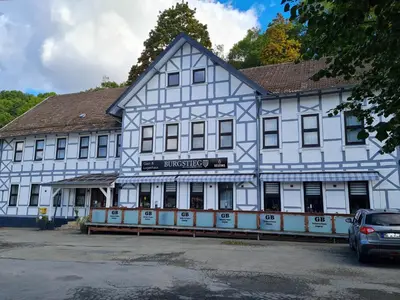Das Gebäude in dem sich das Gasthaus befindet