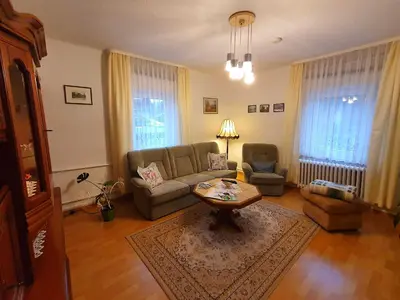 Ein Sitzbereich in der Unterkunft Ferienwohnung Walpurga