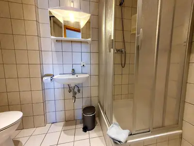 Ein Badezimmer in der Unterkunft Pension Königshof