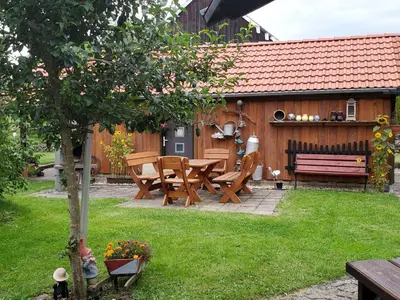 Ein Garten an der Unterkunft Pension Königshof