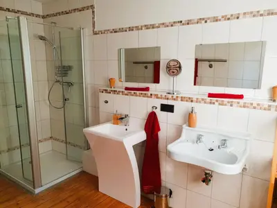 Ein Badezimmer in der Unterkunft Haus 