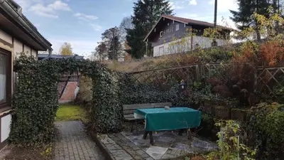 Ein Garten an der Unterkunft Harzhaus Sorge