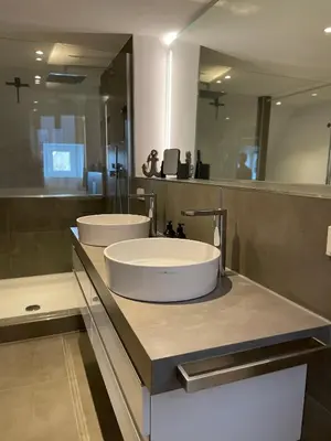 Ein Badezimmer in der Unterkunft TURM.blick