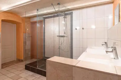 Ein Badezimmer in der Unterkunft Salon am Schlossberg