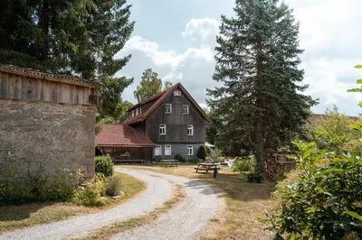 Das Gebäude in dem sich die Ferienwohnung befindet