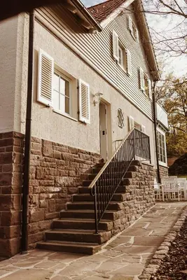 Das Gebäude in dem sich die Ferienwohnung befindet