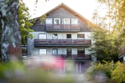 Das Gebäude in dem sich die Ferienwohnung befindet