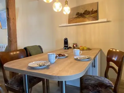 Ein Sitzbereich in der Unterkunft Ferienwohnung Helene im Einzeldenkmal - Lange Gasse 29