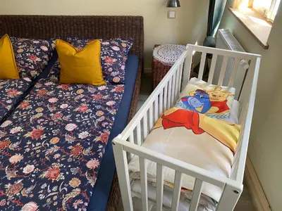 Ein Bett oder Betten in einem Zimmer der Unterkunft Ferienwohnung Helene im Einzeldenkmal - Lange Gasse 29