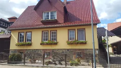Das Gebäude in dem sich die Ferienwohnung befindet