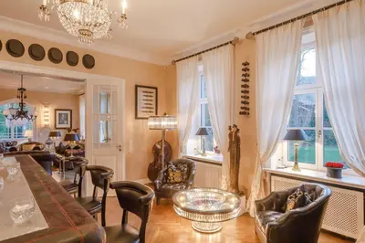 Ein Sitzbereich in der Unterkunft Villa Ottilienruh - Ottilien-Suite