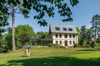 Ein Garten an der Unterkunft Villa Ottilienruh - Ottilien-Suite