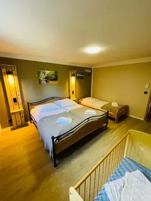 Ein Bett oder Betten in einem Zimmer der Unterkunft Große Wohnung am Bach